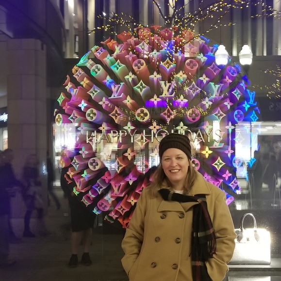 Meet your Posher, Amy - Picture 2 of 2